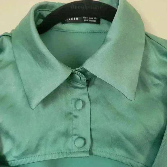 %100 POLYESTER shein green unique design blouse collar neck size small - Picture 2 of 6